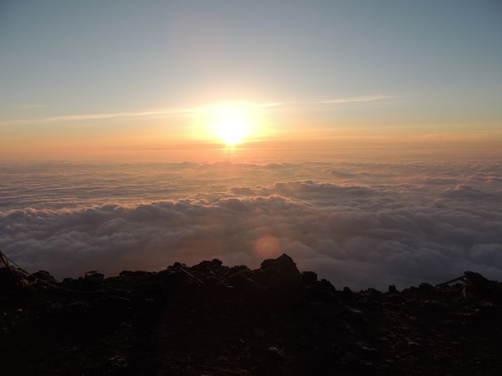 この夏 富士登山してみない 山頂で 朝日を迎える 富士山1泊2日プラン Retrip リトリップ