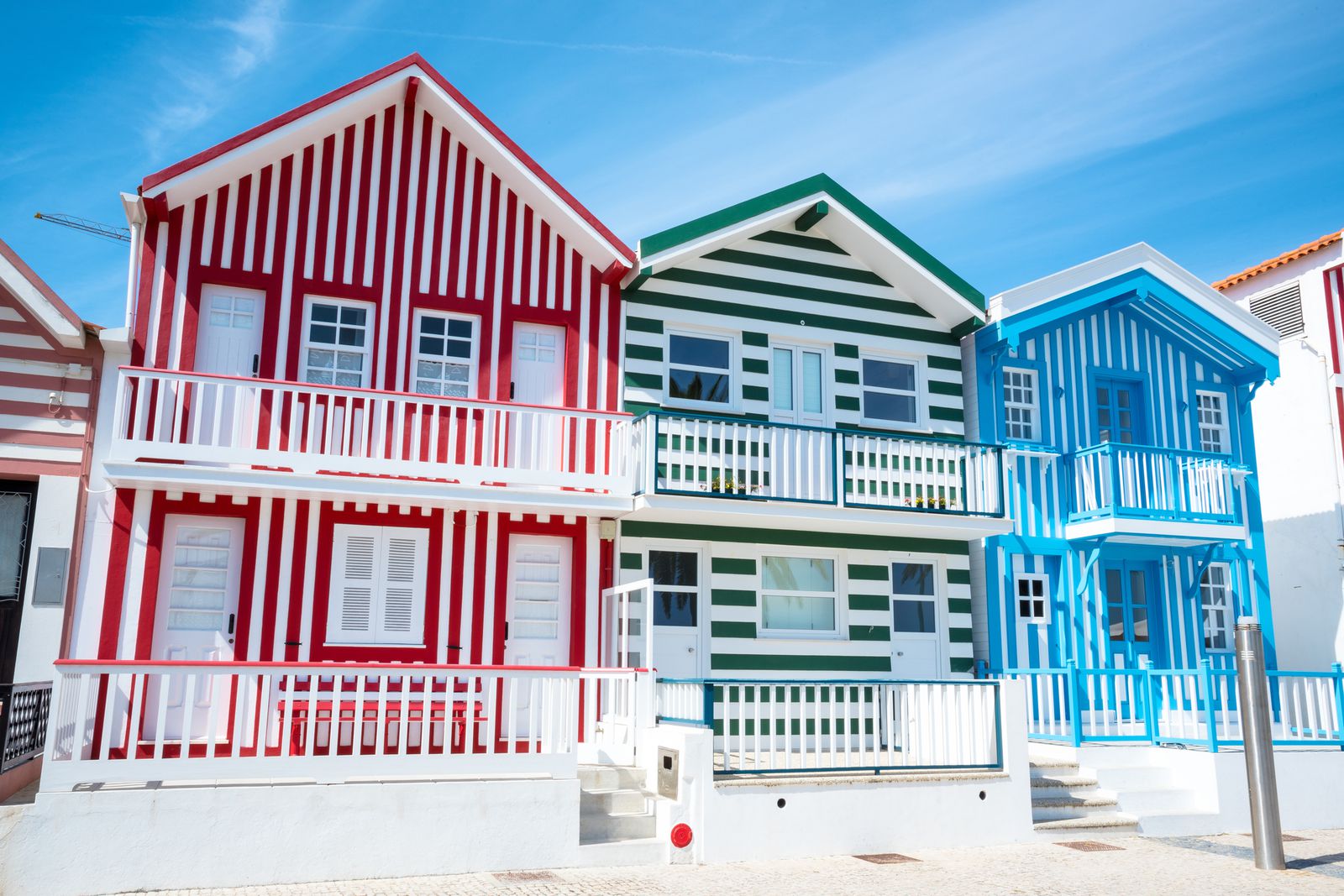 カラフルな絵本の世界へようこそ。色鮮やかでかわいい世界の街並み