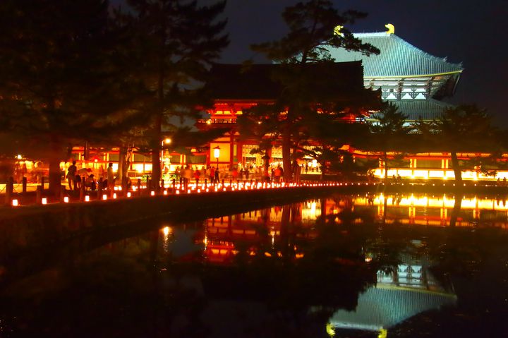1万本超のろうそくが灯る。東大寺などで「なら燈花会」開催
