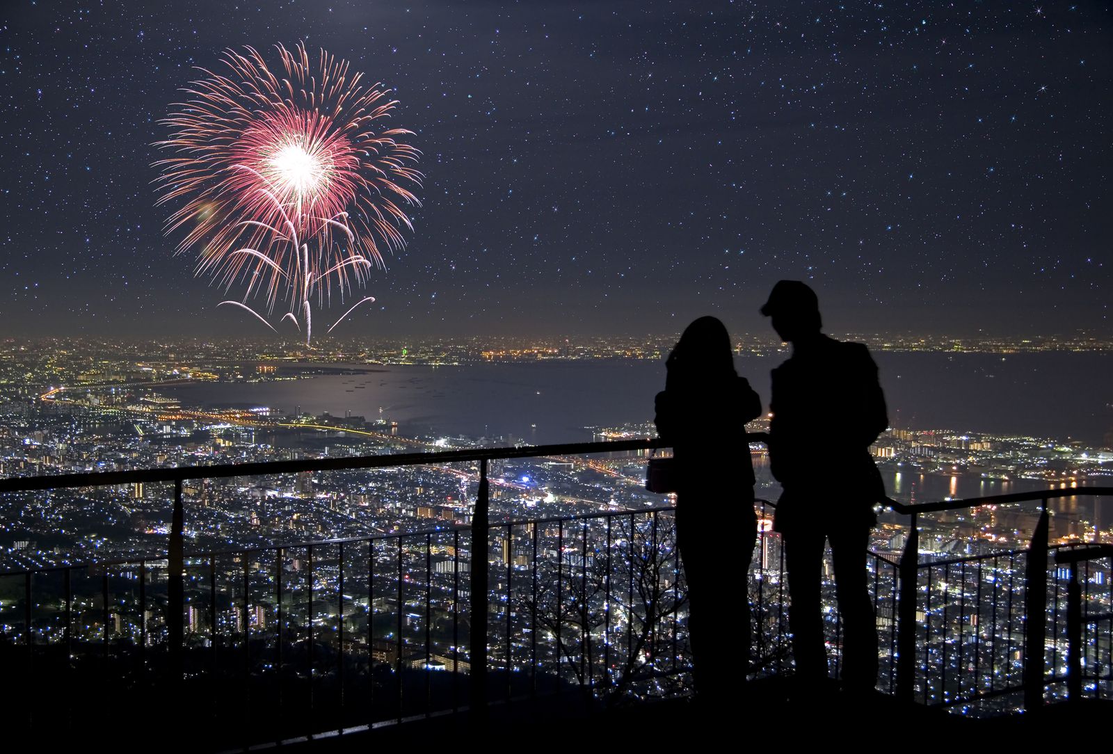 花火に照らされるキミの横顔 東京都内で 花火大会 を楽しむデートプラン8選 Retrip リトリップ