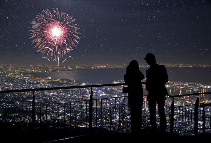 花火に照らされるキミの横顔。東京都内で“花火大会”を楽しむデートプラン8選