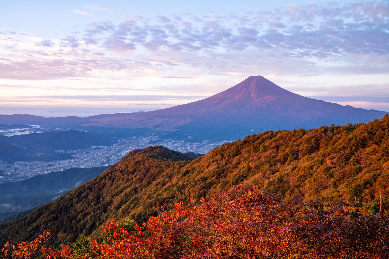 メイン画像 まだまだ紅葉シーズン 紅葉ハイキングで行きたい日本の美しい山7選 Retrip リトリップ