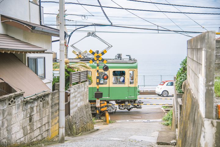 寒い日は手をつないで出かけよう。冬の江ノ電で出かける1日デートプラン