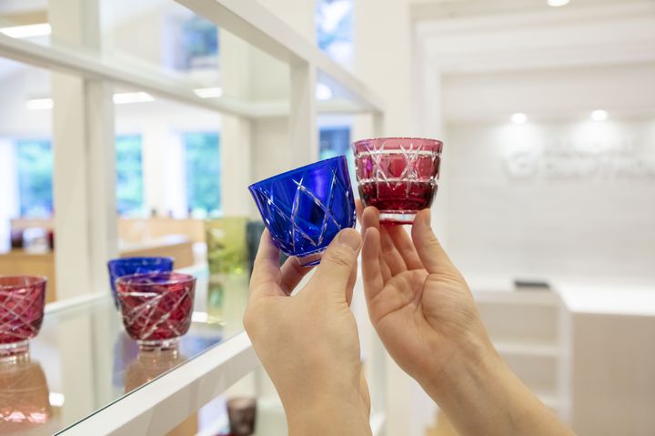 この夏の箱根旅行はこう遊ぶ 話題の 箱根クラフトハウス で切子作りを体験してみた Retrip リトリップ