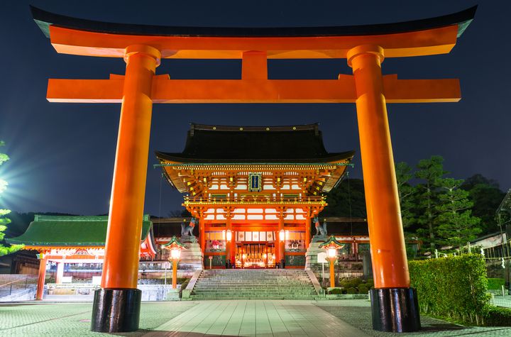 ディープな京都を堪能しよう 夜の伏見稲荷大社 がすごい Retrip リトリップ