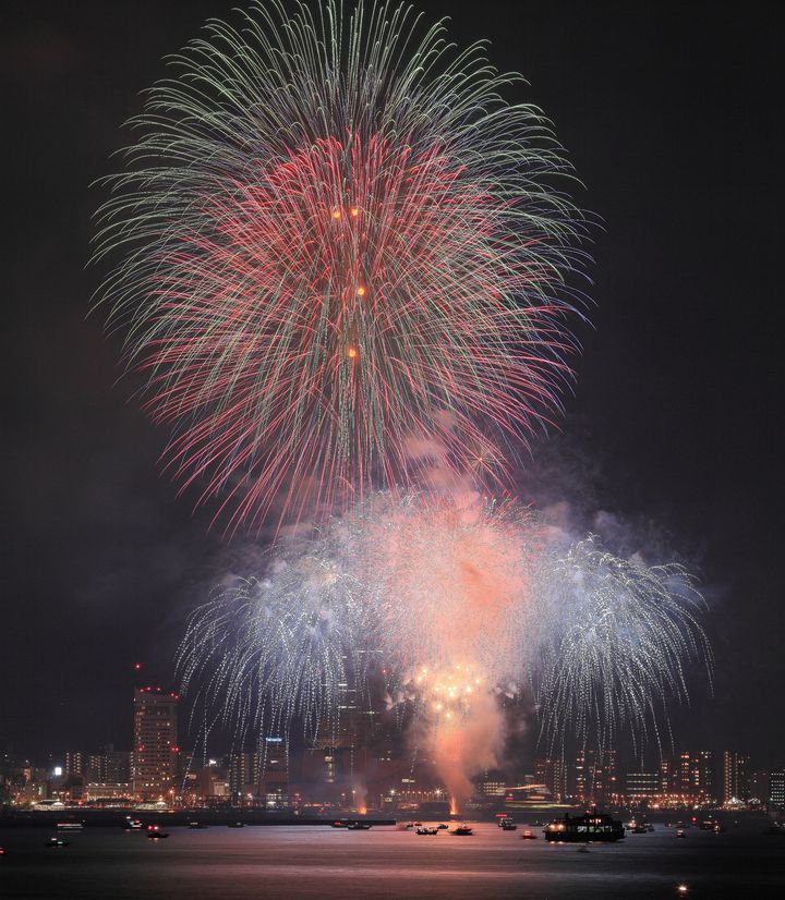 終了 夏をもっと豪華にアツく 第54回さぬき高松まつり花火大会 どんどん高松 が今年も開催 Retrip リトリップ