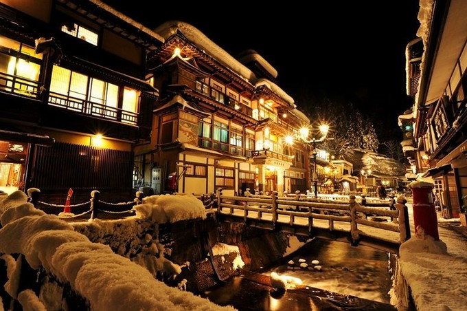 冬の夜の雪景色は本当に美しくて心を奪われてしまいそうです。