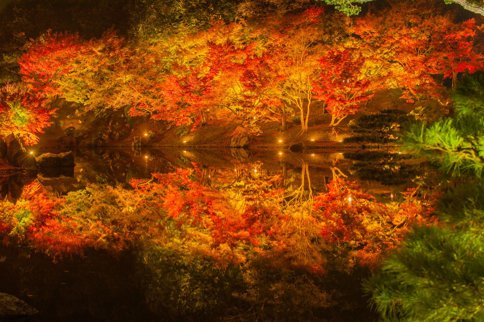 愛を深める週末 香川の 特別名勝 栗林公園の紅葉 を見にいこう Retrip リトリップ