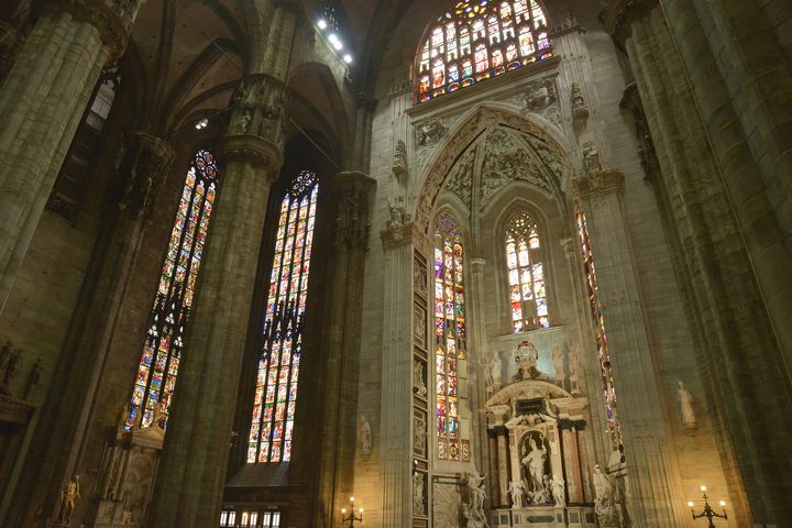 息をのむ美しさ！「ステンドグラス」が美しい世界の教会8選 | くふう