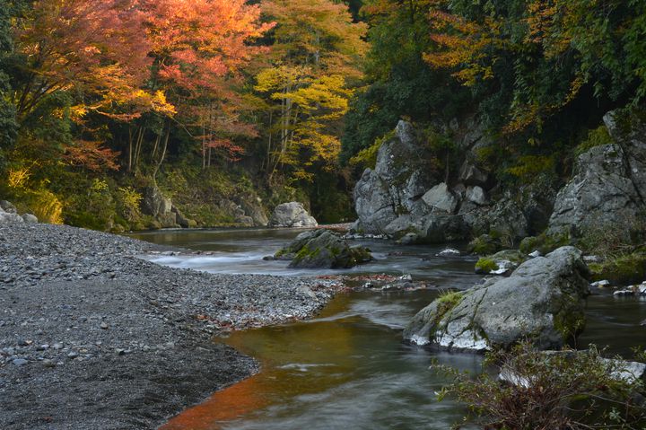 都心からたった60分 自然豊かな 秋川渓谷 の美しき紅葉を見逃すな Retrip リトリップ