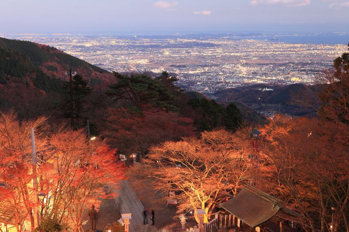 人生で一度は見たい 大山寺 の紅葉ライトアップが美しすぎる Retrip リトリップ