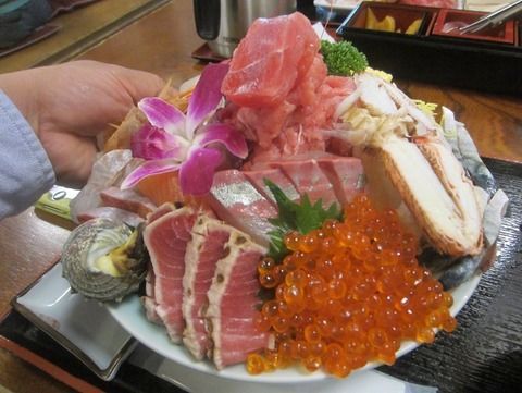 東京都内で食べられる「夢のデカ盛り海鮮丼」5選 | RETRIP[リト ...