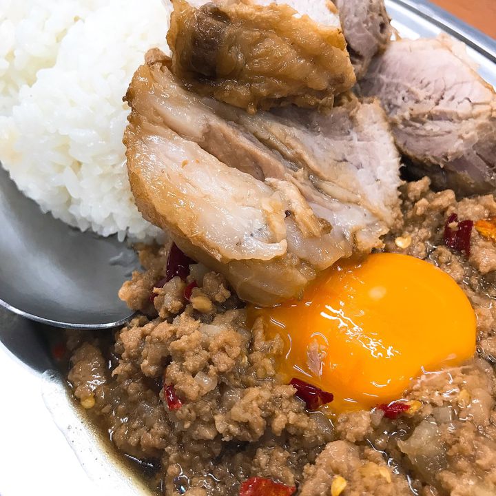 ラーメン二郎の進化系 病みつき必須のメガ盛り マシライス が強烈すぎる Retrip リトリップ