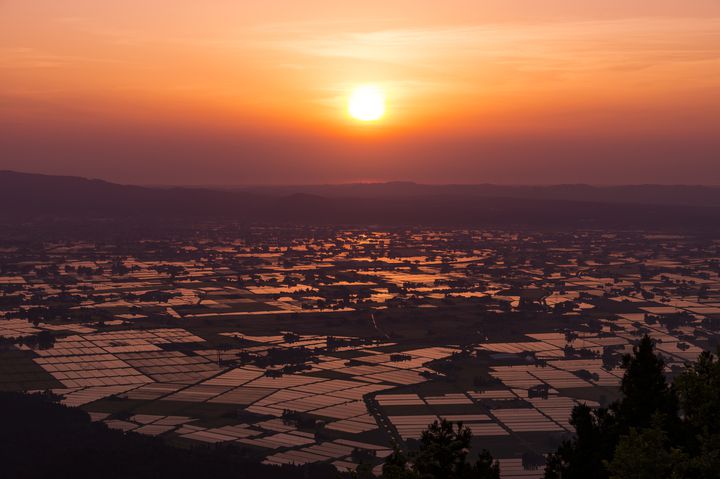 茜色に染まった空に癒されよう 全国の朝焼け 夕焼け空が映える絶景スポット7選 Retrip リトリップ