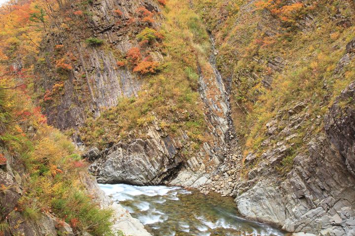 黒部と並ぶ日本三大峡谷の一つ 清津峡の紅葉は文句なしに圧巻 Retrip リトリップ
