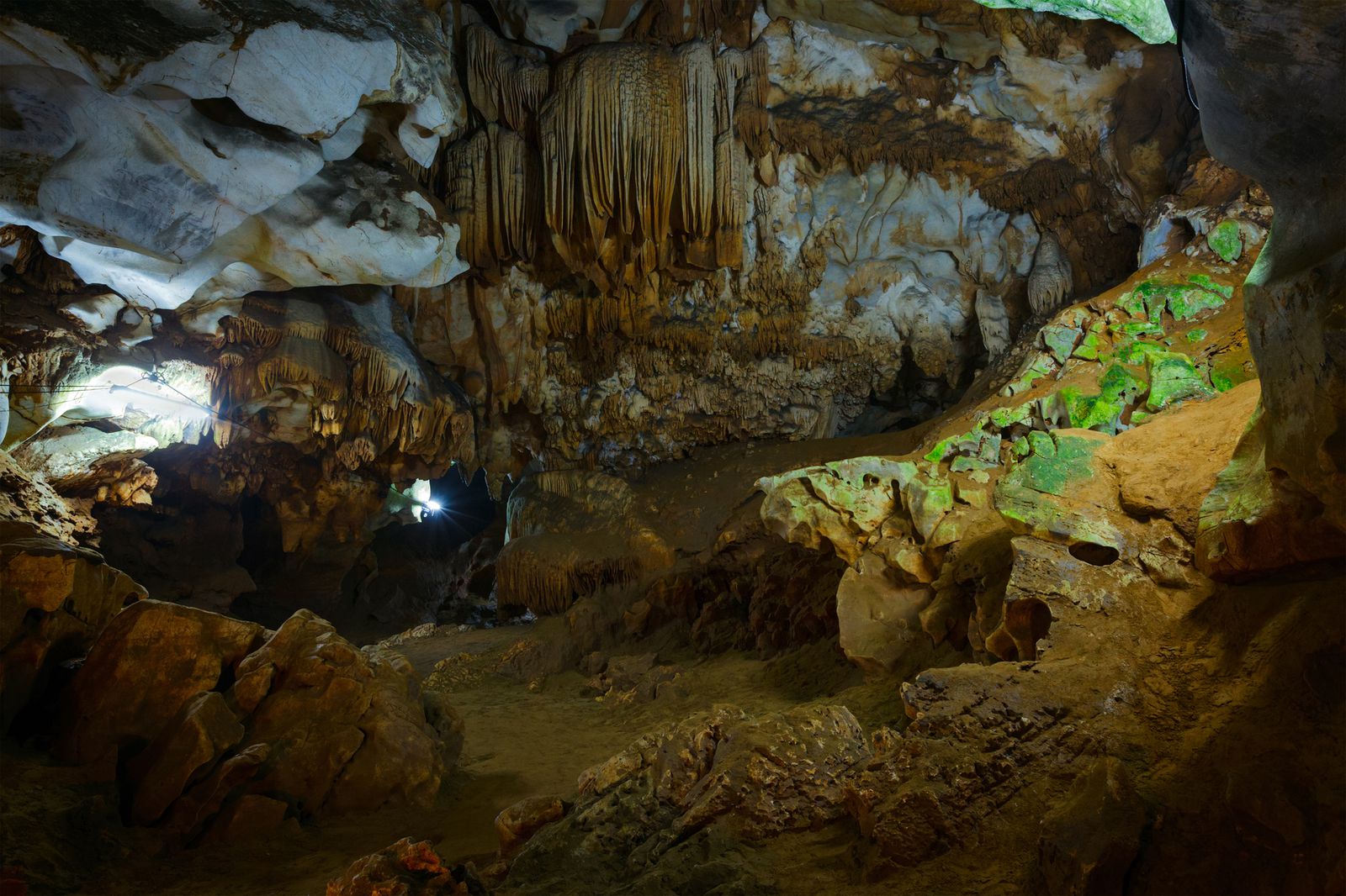 2196m 地球上で最も深い洞窟 クルベラ洞窟 の探検が過酷すぎる Retrip リトリップ