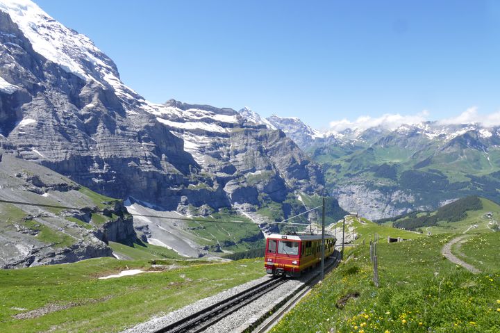 大自然を走りぬける スイスの登山鉄道 ユングフラウ鉄道 はまるでハイジの世界 Retrip リトリップ
