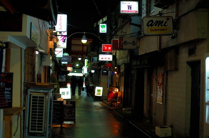 外国人観光客に大人気 新宿ゴールデン街おすすめ飲食店10選 Retrip リトリップ