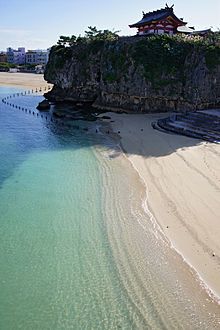 那覇市内にこんな奇麗なビーチがあったなんて そうです それが 波の上ビーチ なんです Retrip リトリップ