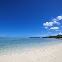 青いビーチの風景画像 池間島のビーチと青空と積乱雲の写真素材 [FYI01356419] | ストック