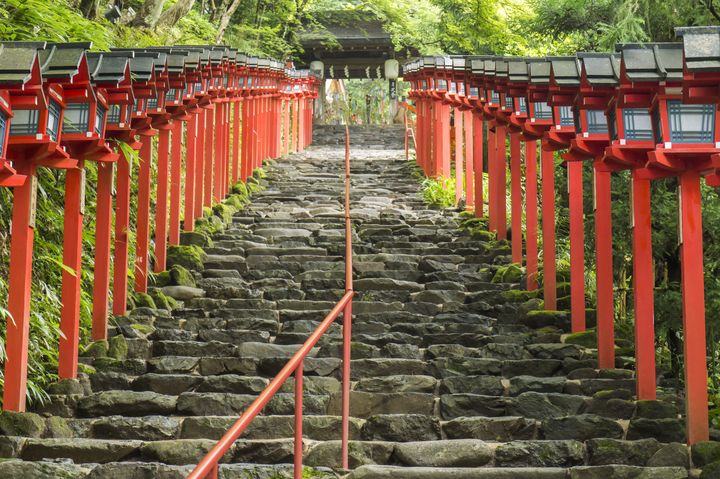 冬の夜の幻想 貴船神社の 雪の日限定ライトアップ が美しすぎる Retrip リトリップ