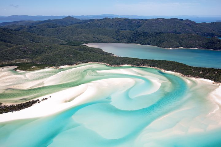 この夏を極上な一生の思い出に！世界の美しすぎる「絶景ビーチ」18選