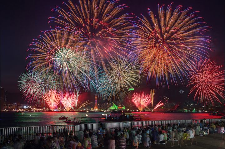 夜空を彩る夏の風物詩 死ぬまでに見みたい日本全国の 絶景花火 5選 Retrip リトリップ 夜空を彩る夏の風物詩 死ぬまでに見みたい日本全国の 絶景花火 5選 Retrip リトリップ