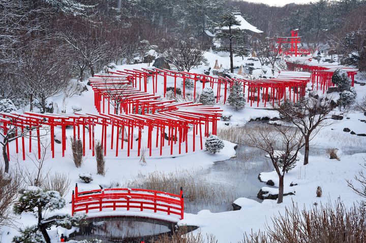 千本鳥居に無数の狐 不思議すぎる青森のパワースポット 高山稲荷神社 とは Retrip リトリップ