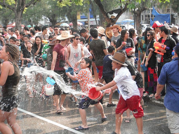 完全版 人生で一度は行きたい カラフルでド派手な世界のお祭り選 Retrip リトリップ