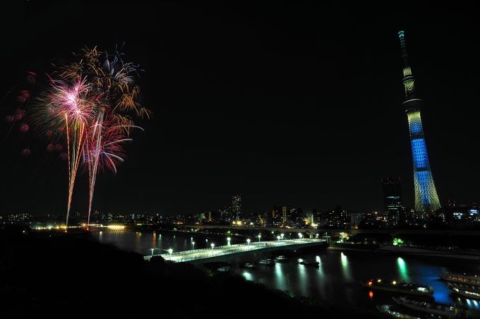 花火はやっぱり数でしょ この夏行きたい大迫力の人気花火大会トップ10 Retrip リトリップ