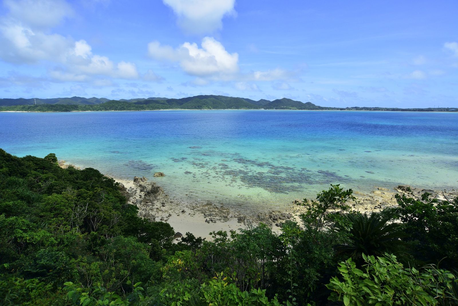 幻想的な青に包まれた絶景ビーチ 鹿児島の 倉崎海岸 が美しすぎる Retrip リトリップ