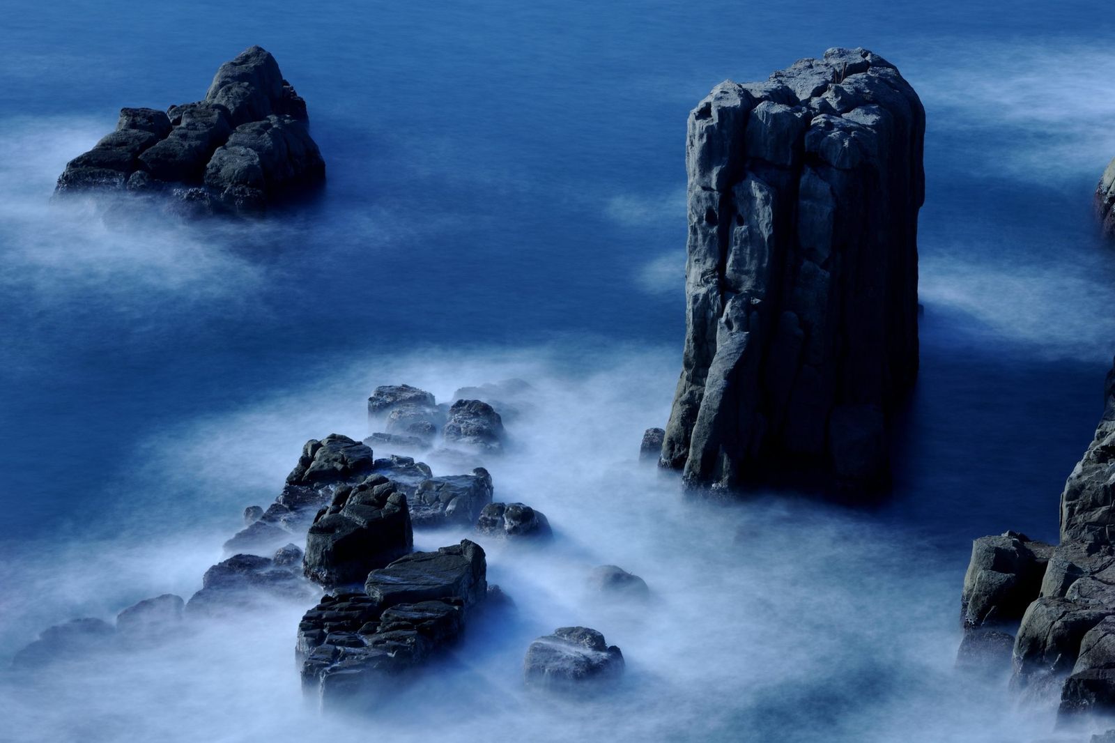 まさに断崖絶壁の絶景 福井県にある 東尋坊 が幻想的で美しすぎる Retrip リトリップ