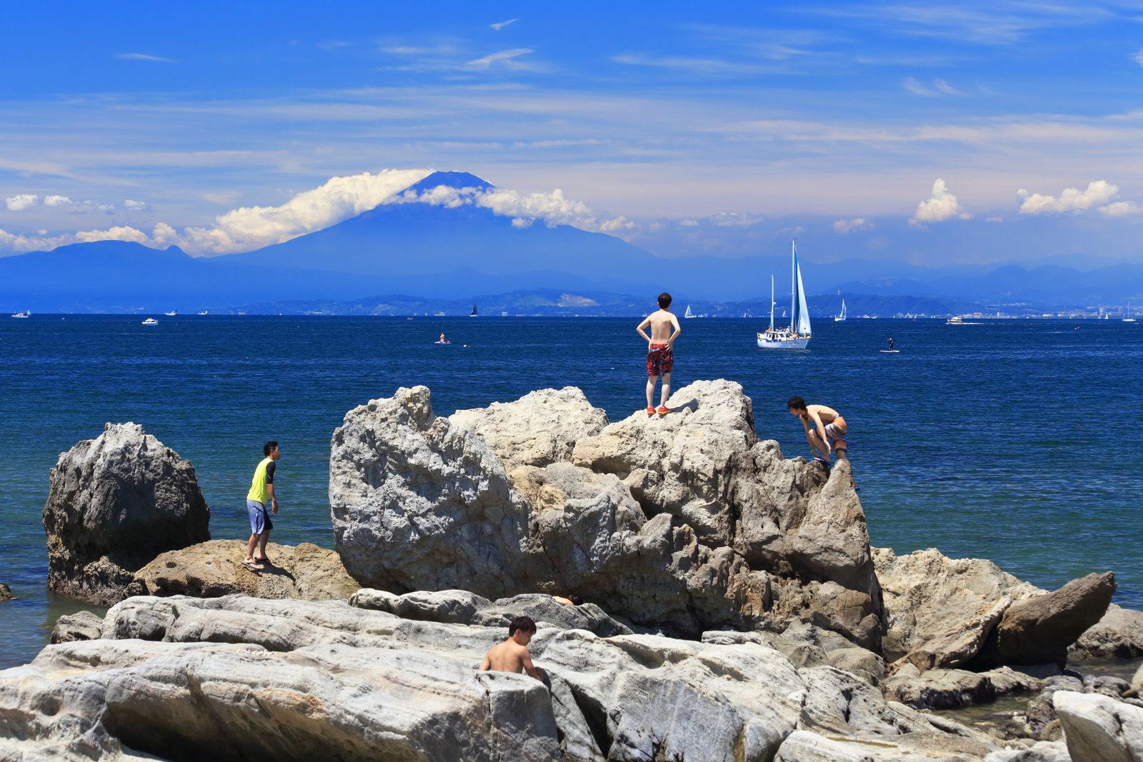 16年 大人だってはしゃいじゃおう 海上アスレチック があるビーチ6選 Retrip リトリップ