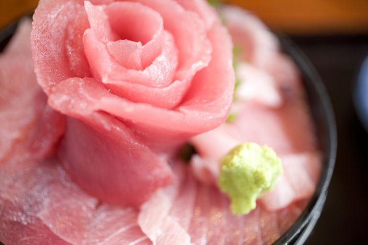 見た目のインパクト大のマグロ丼！静岡県『丼兵衛』の“赤富士丼”とは