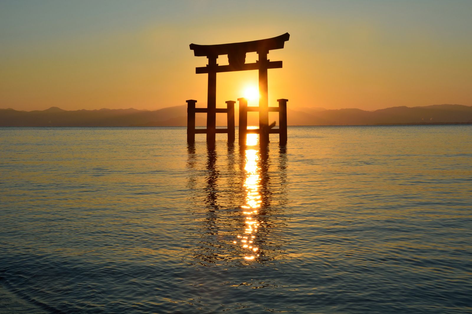 琵琶湖に浮かぶ大鳥居 滋賀の絶景パワースポット 白髭神社 とは Retrip リトリップ