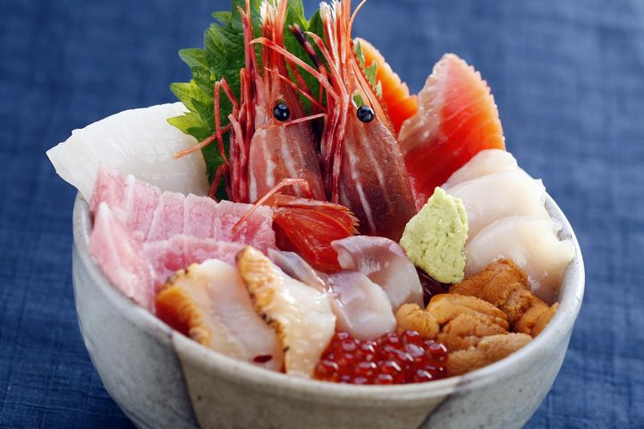 ネタがはみ出しすぎな豪華海鮮丼 コスパも最強な人気店 野口鮮魚店 Retrip リトリップ