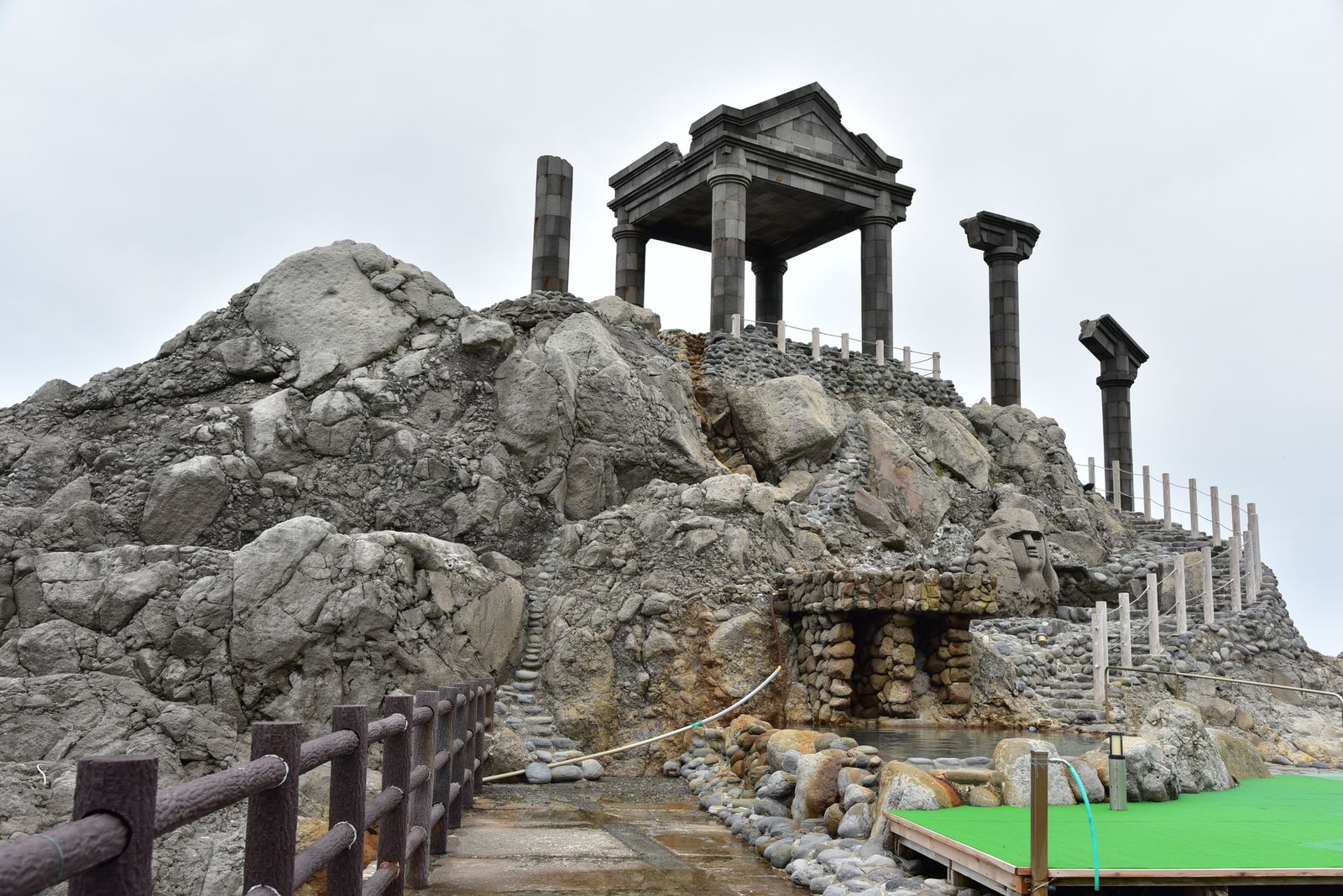 まるでギリシャ神殿 新島にあるオーシャンビュー露天風呂 湯の浜露天温泉 とは Retrip リトリップ