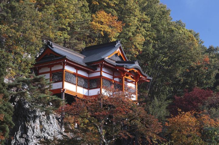 趣ある景色が秋の風情を際立たせる 山形県のおすすめ紅葉スポット10選 Retrip リトリップ