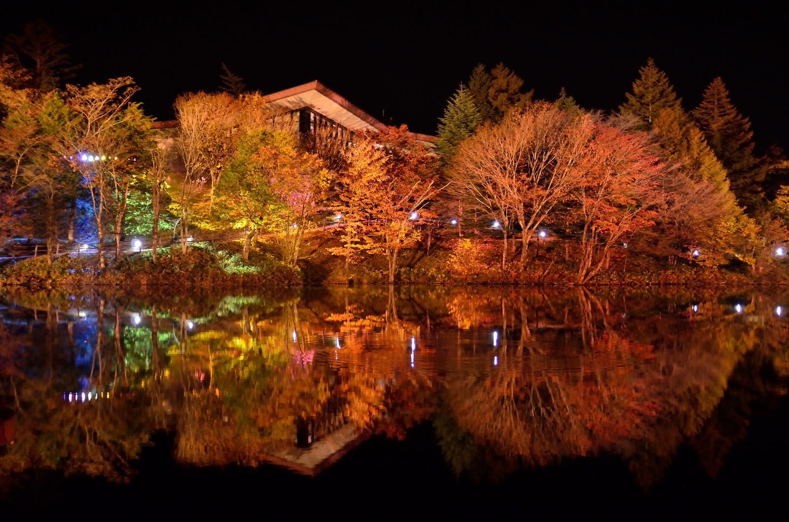 メイン画像 山頂からの360度パノラマは絶景 愛知県 茶臼山の紅葉が美しすぎる Retrip リトリップ