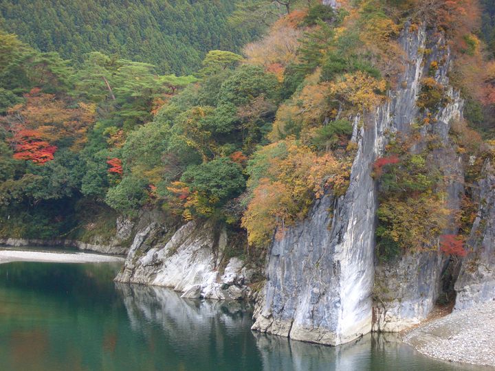 国指定の名勝地 愛媛県にある 面河渓 の美しすぎる紅葉を見に行こう Retrip リトリップ