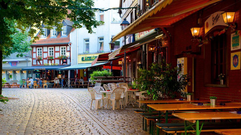 ドイツの古い街並みを眺めながらリンゴ酒で乾杯 ザクセンハウゼン地区 Retrip リトリップ