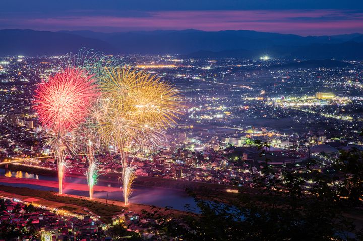 夜にしか見られない幻想的な絶景 日本全国の美しすぎる 夜景 10選 Retrip リトリップ