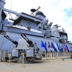週末限定ンセール 米海軍最後のバトルシップ「戦艦ミズーリ記念館」神風アタックと 個人装備