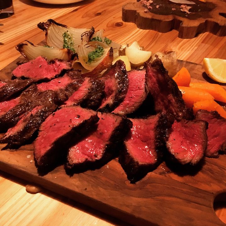 熟成肉の次はこれ 東京都内で 薪焼き の肉料理が食べられる名店8選 Retrip リトリップ