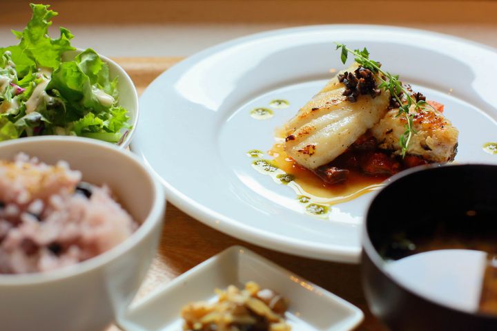 写真好きさんのマストなスポット！写真集食堂“めぐたま”で写真集に囲まれよう