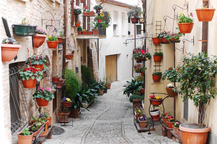 花びらの絨毯に包まれて イタリアで最も美しい村 スペッロ の魅力とは Retrip リトリップ