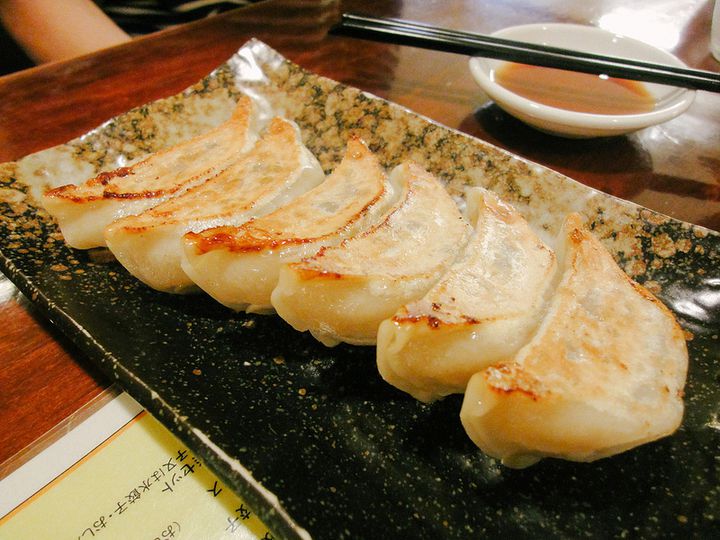 わざわざ食べに行く価値あり 大阪にあるコスパ最強 餃子のゆうた とは Retrip リトリップ