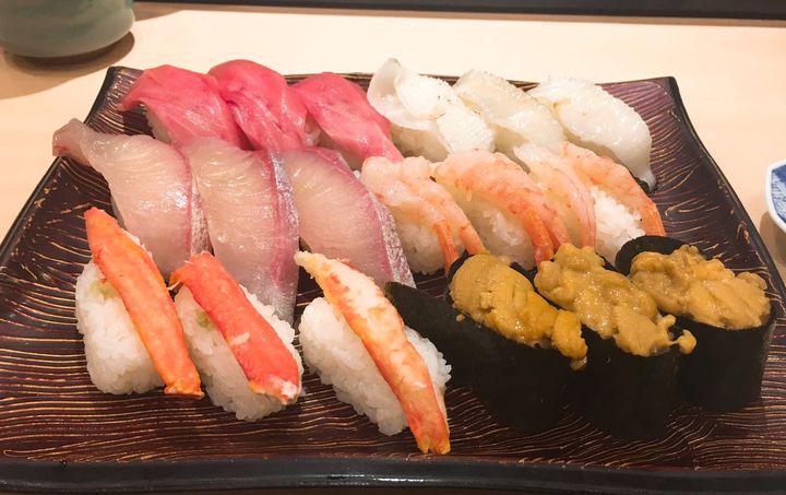回らないお寿司が食べ放題！新宿「きづなすし」のお寿司食べ放題がすごい