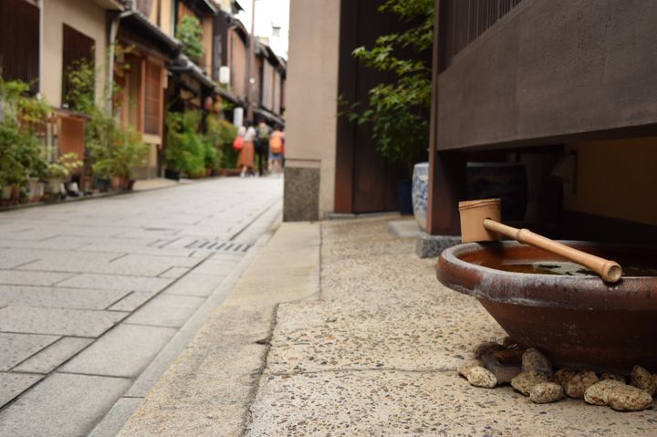 はんなり京散歩してみない 京都 祇園の 花見小路通 が素敵すぎる Retrip リトリップ
