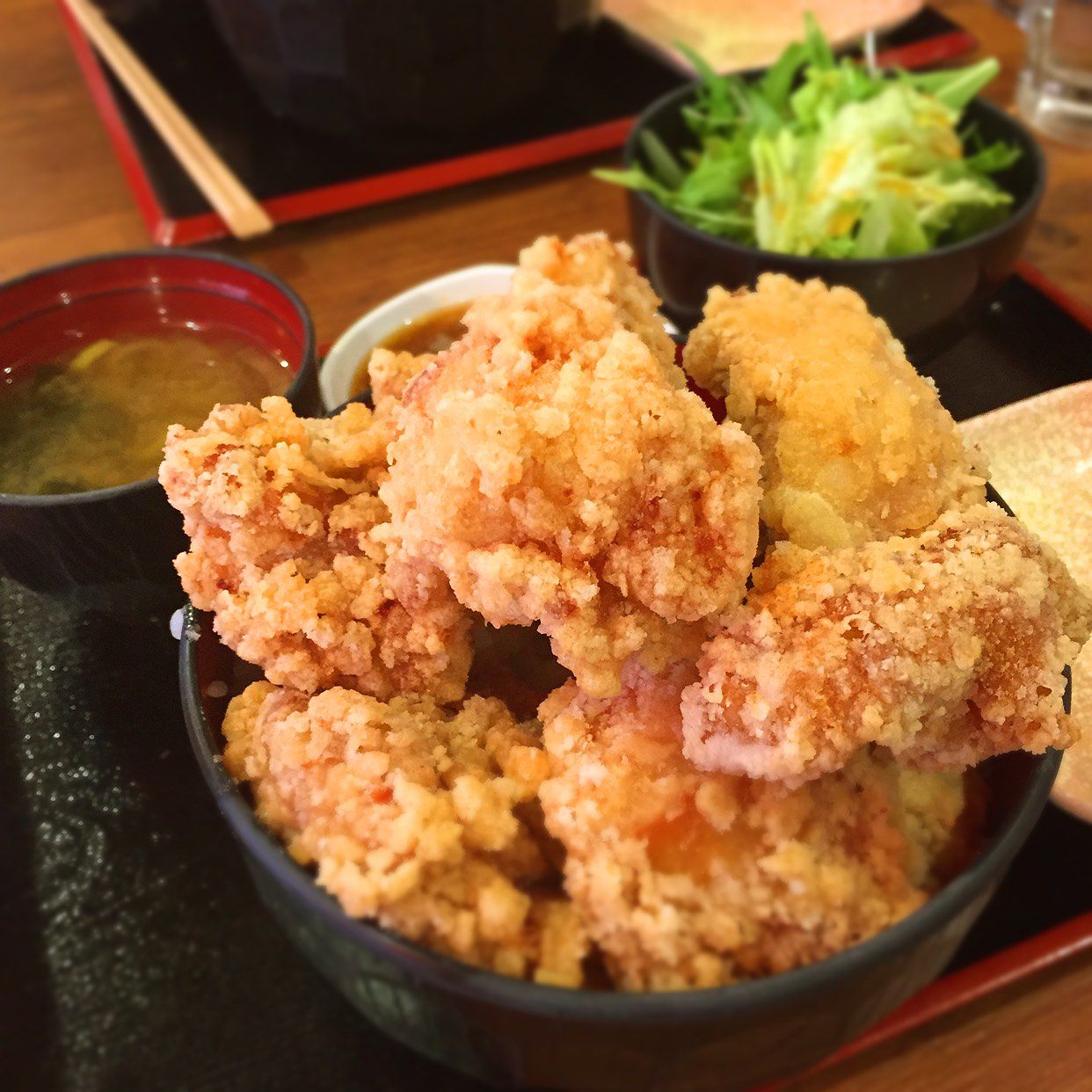 からあげ好きは急げ 立川 ひなたかなた の デカ盛り唐揚げ丼 が魅力的すぎる Retrip リトリップ